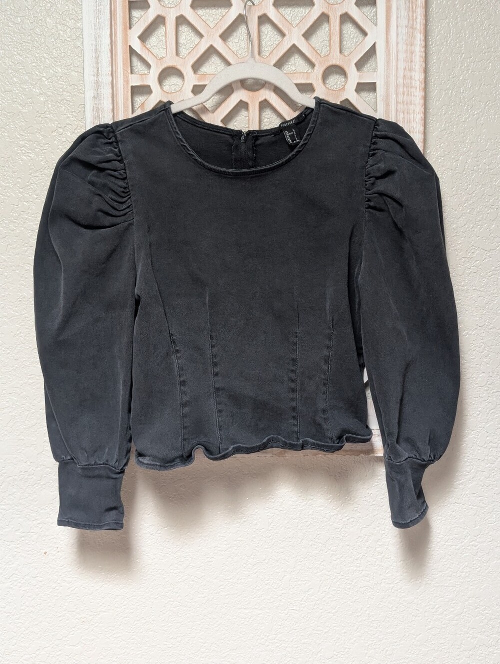 Forever 21 women's LG black denim top puffed sleeves full zip up back cropped